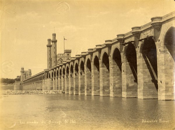 Les arcades du barrage, Nil