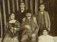 no title (Portrait of an Armenian family)