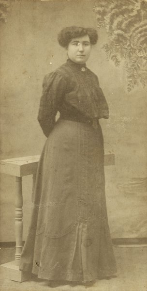 girbianosyan-satenik-1912-portrait-of-a-woman
